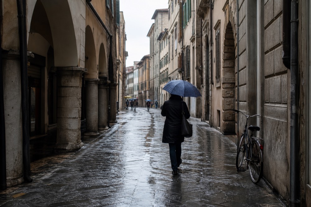 The main street and arcades of Soave's medieval centre, no text, no logos, no people